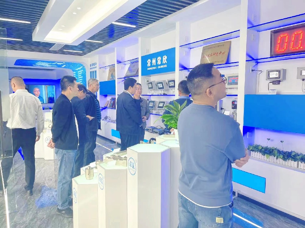 熱烈祝賀中國重型機(jī)械工業(yè)協(xié)會(huì)橋式起重機(jī)專業(yè)委員會(huì)九屆八次理 事會(huì)暨十屆一次會(huì)員大會(huì)在江蘇省常州市召開順利召開并圓滿結(jié)束！